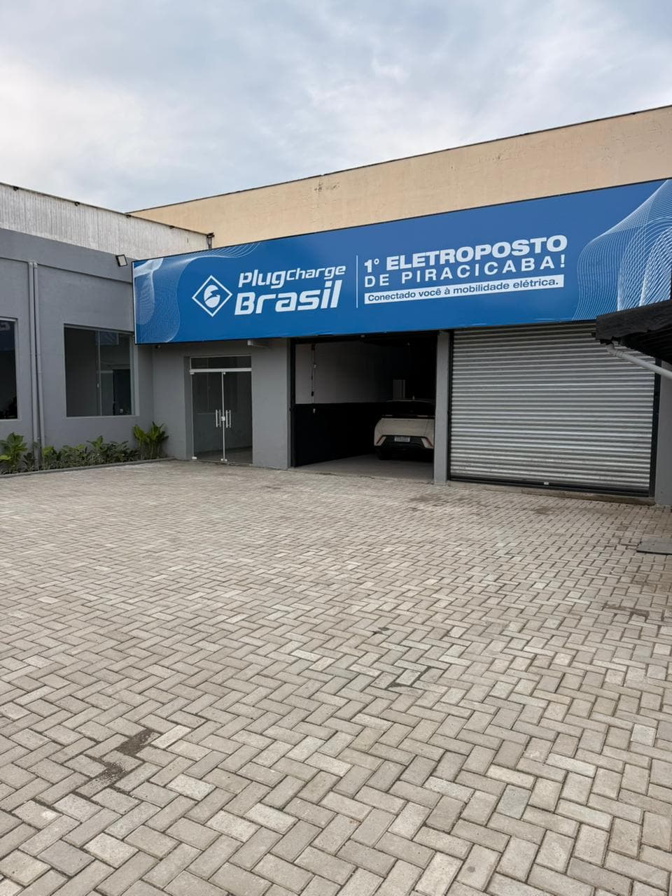 Entrada do Eletroposto On-Charge - Vista lateral